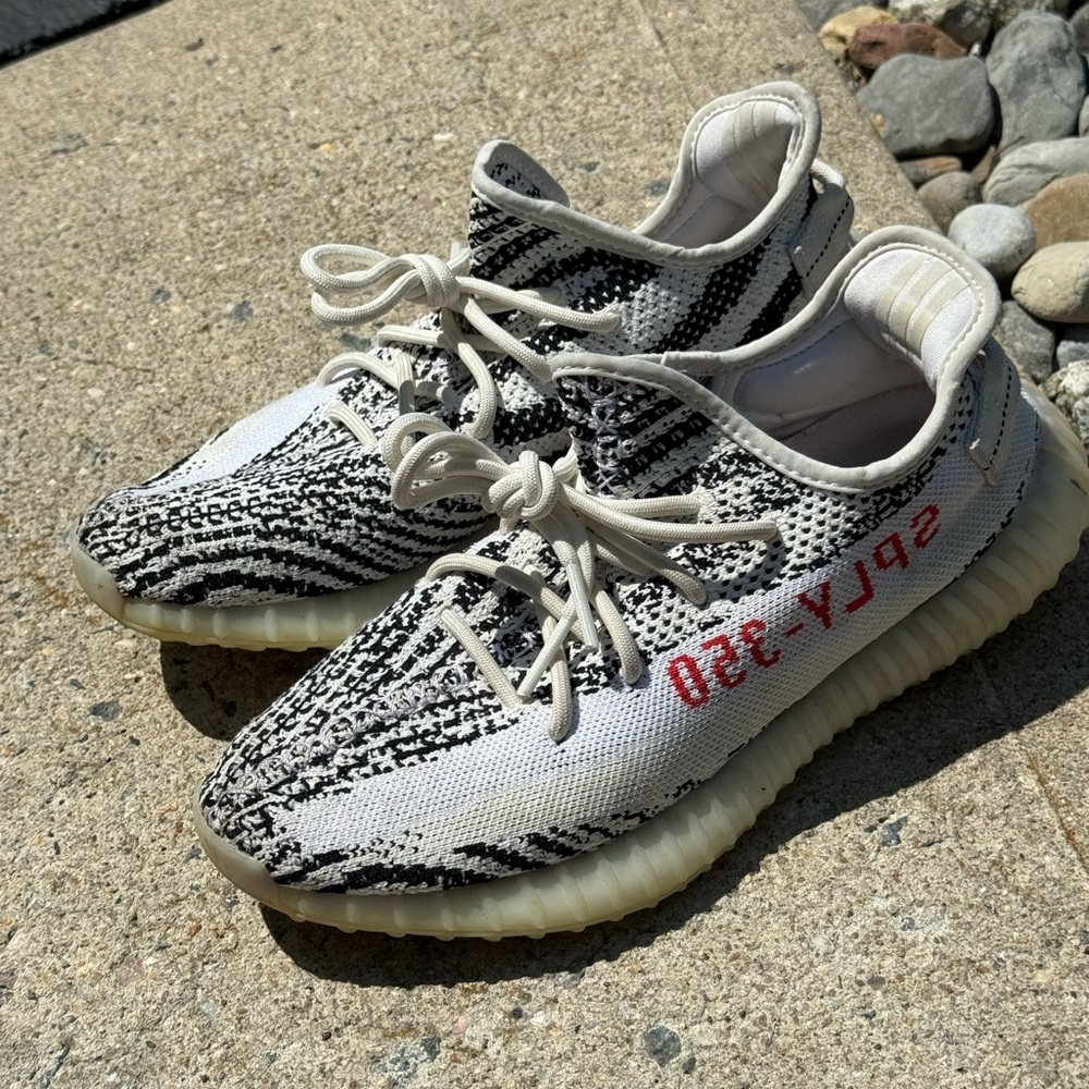 Zebra LIMITED EDITION Yeezy Boost 350 Mens size 8 AUTHENTIC
